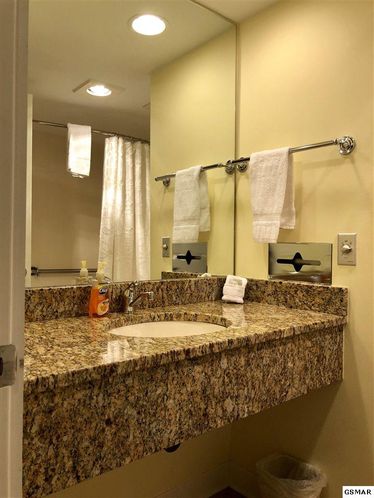 425 Stuart Ln, Gatlinburg, TN 37738